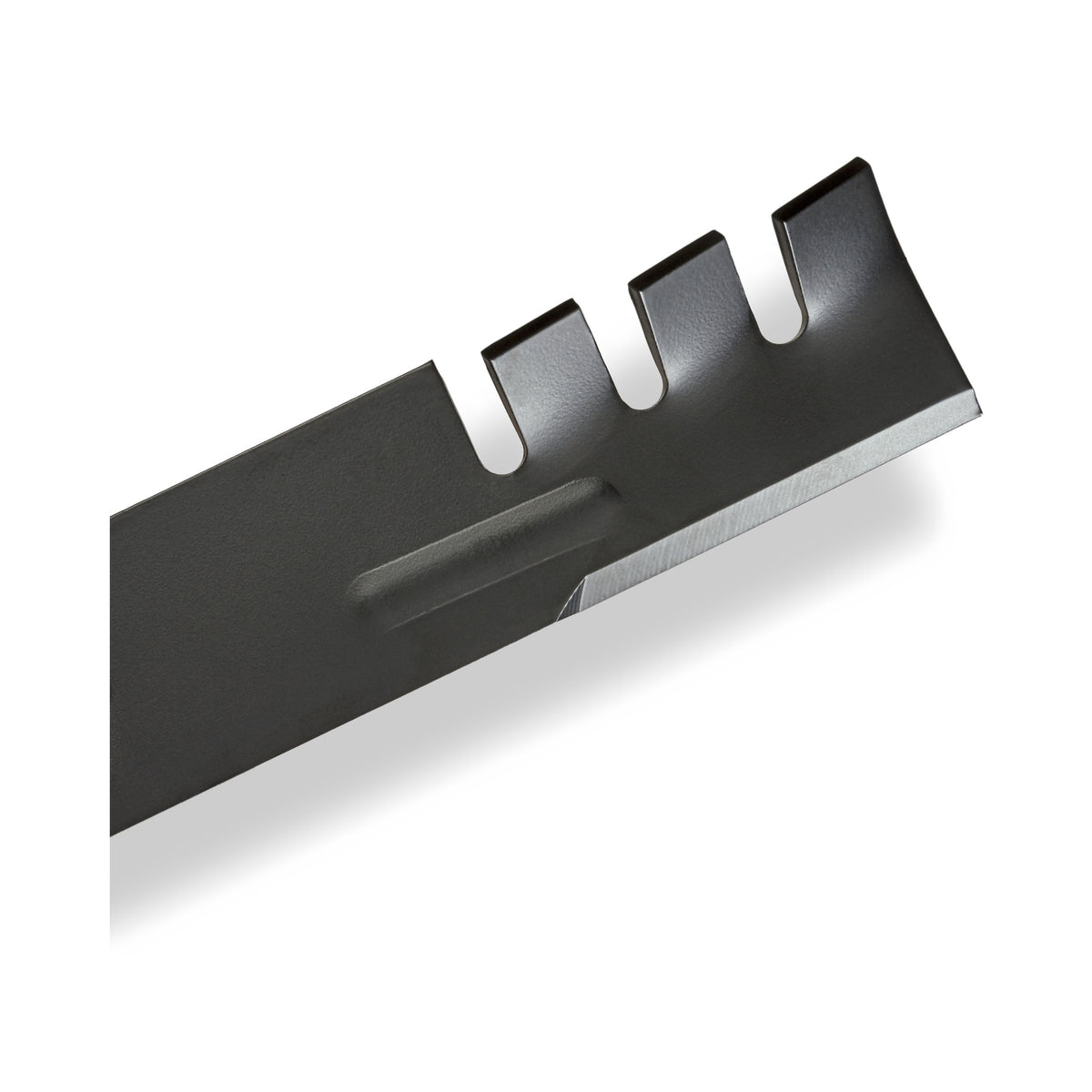 TERRE 48-inch toothed-mulching mower blades 3-pack - blade tip and lift detail