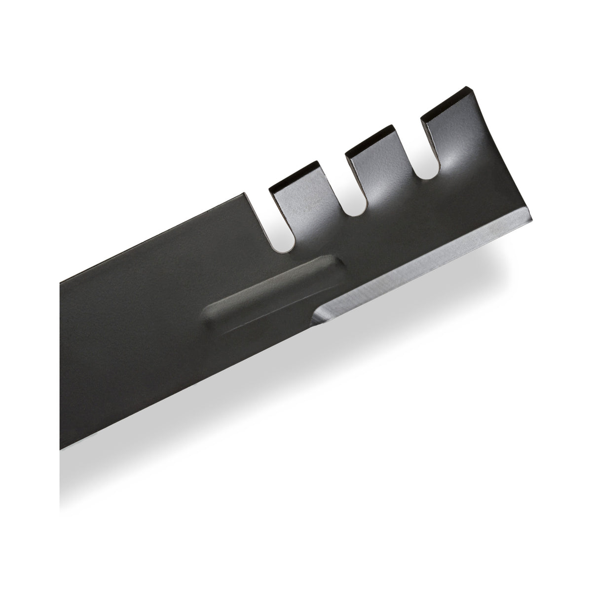 TERRE 52-inch toothed-mulching mower blades 3-pack - blade tip and lift detail